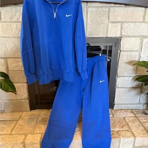 Nike Women’s Royal Blue Quarter Zip and Sweatpants Set